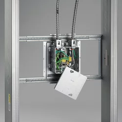 Between stud OBB4 assembly